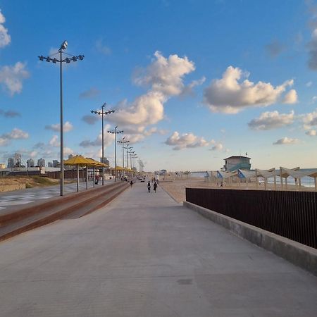 Studio By The Sea Ashdod Bagian luar foto