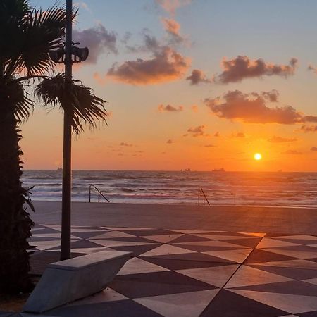 Studio By The Sea Ashdod Bagian luar foto