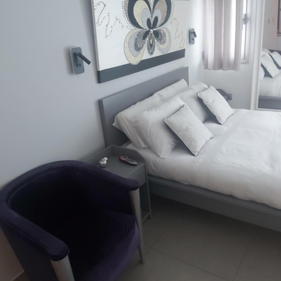 Studio By The Sea Ashdod Bagian luar foto
