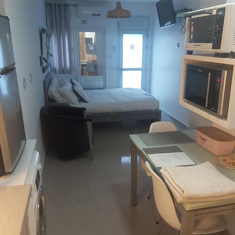 Studio By The Sea Ashdod Bagian luar foto