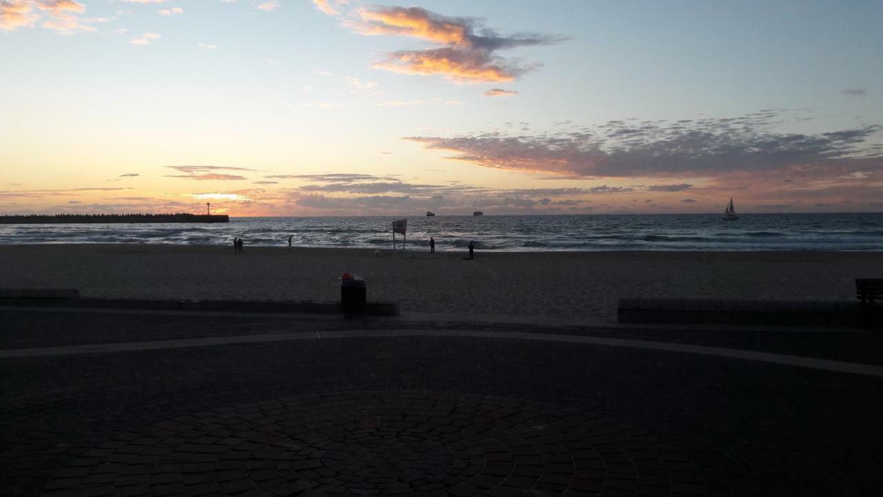 Studio By The Sea Ashdod Bagian luar foto